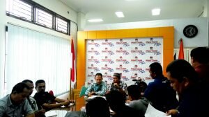 Konferensi Pers Komisi Independen Pemilihan (KIP) Kota Banda Aceh tentang Verifikasi Faktual Perbaikan Dukungan Bakal Calon Perseorangan Pemilihan Walikota dan Wakil Walikota Banda Aceh Tahun 2017 di Media Center KIP Kota Banda Aceh (20/10/2016)